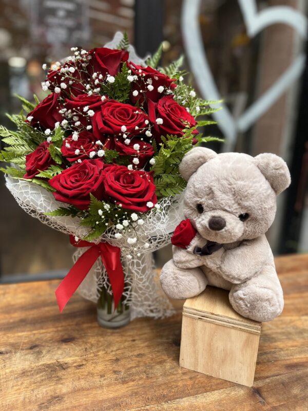 Pack Deleite: Ramo 12 rosas + Oso de Peluche