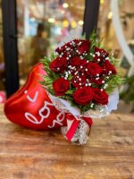 Pack  Deleite de Amor: Ramo 12 rosas (Elige color) + Globo Grande Corazón (Aniversario, Amor, San Valentín)