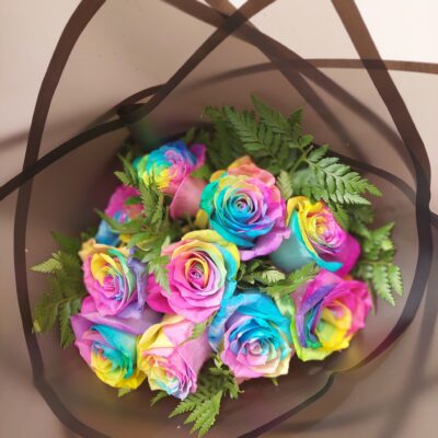 10 Rosas Arcoiris en Negro