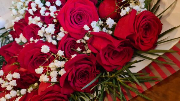 regalo enamorados flores domicilio