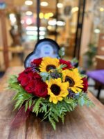 Corazón de rosas y girasoles Corazón de rosas y girasoles