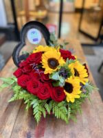 Corazón de rosas y girasoles Corazón de rosas y girasoles