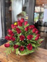 Canasta de 48 Rosas – Amor en su Máxima Expresión