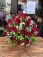 Canasta de 48 Rosas – Amor en su Máxima Expresión